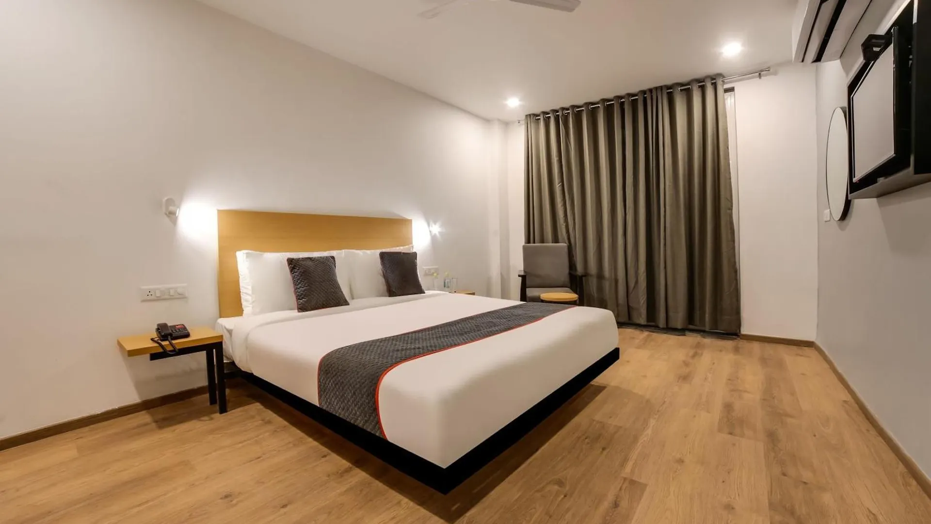 Super Townhouse 158 Near Netaji Subhash Marg Near Appu Ghar Hotel Gurgaon