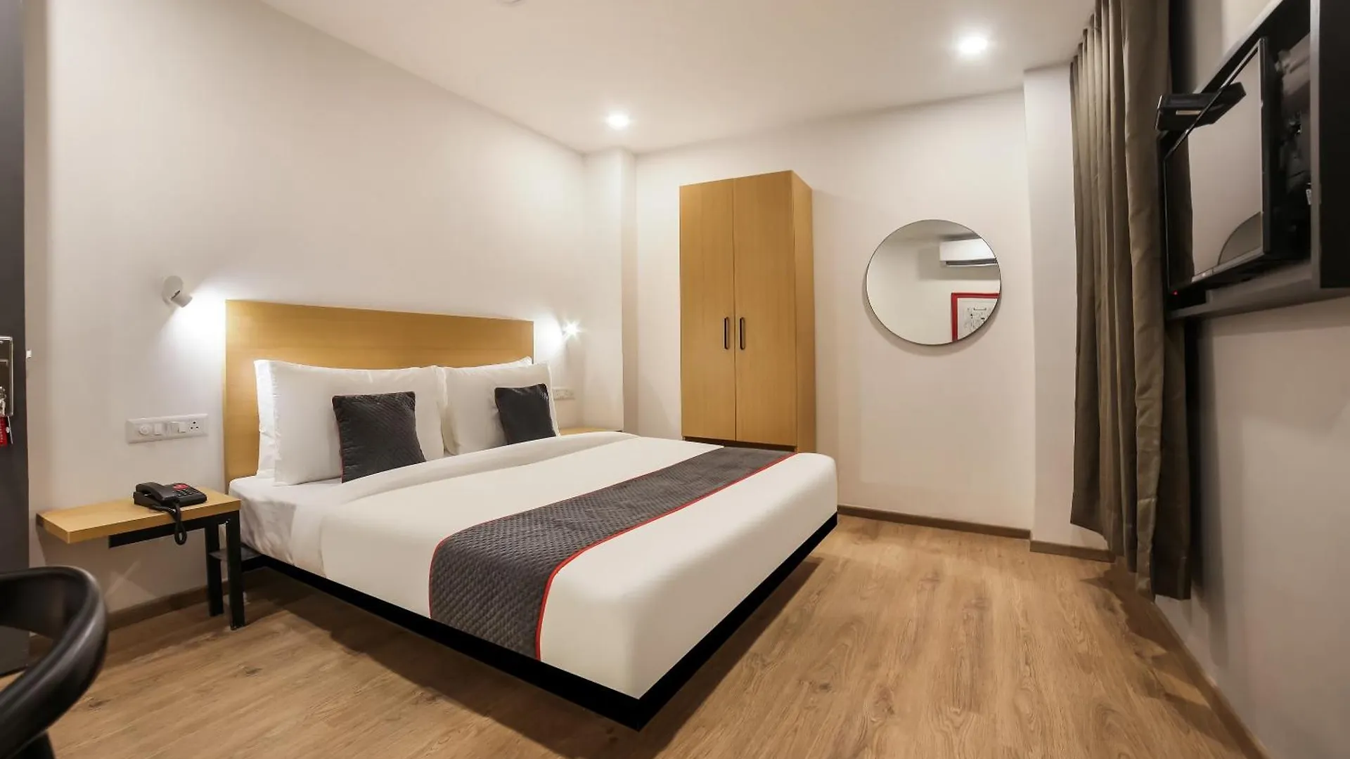 Super Townhouse 158 Near Netaji Subhash Marg Near Appu Ghar location