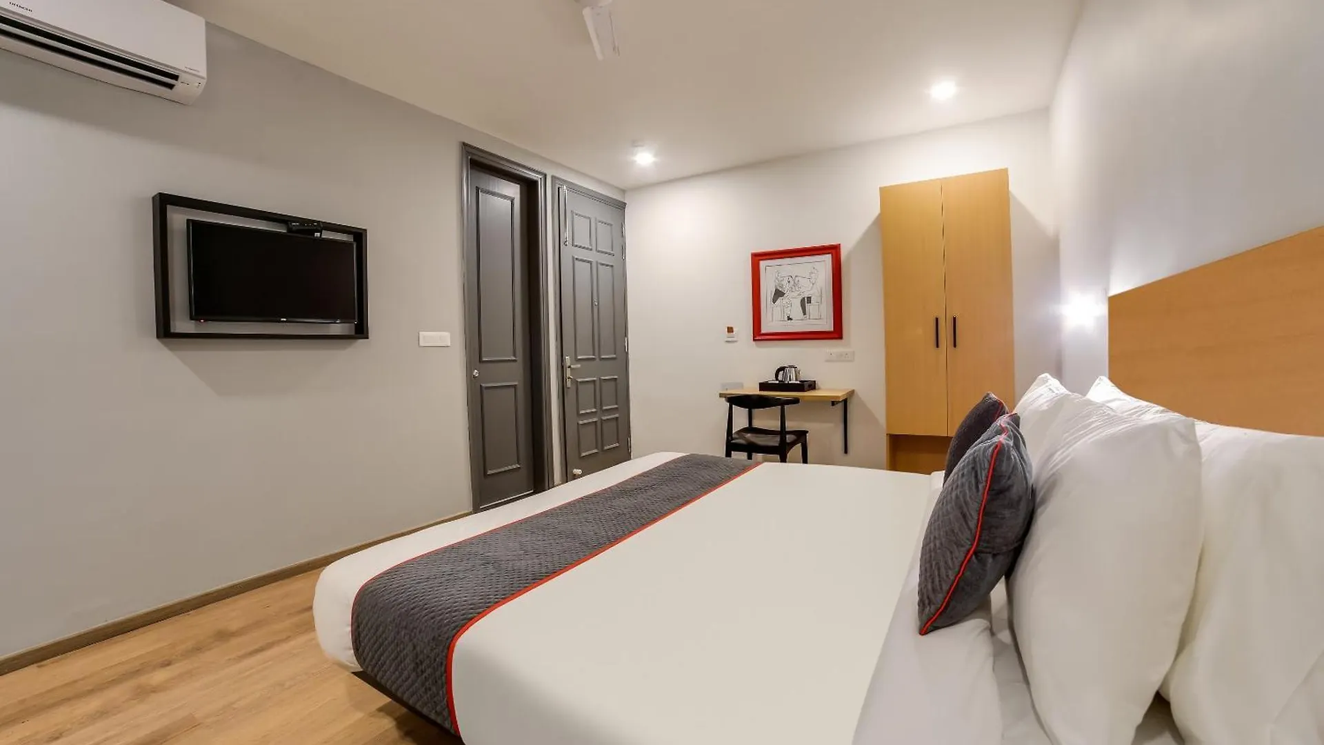 ****  Super Townhouse 158 Near Netaji Subhash Marg Near Appu Ghar Hotel Gurgaon India